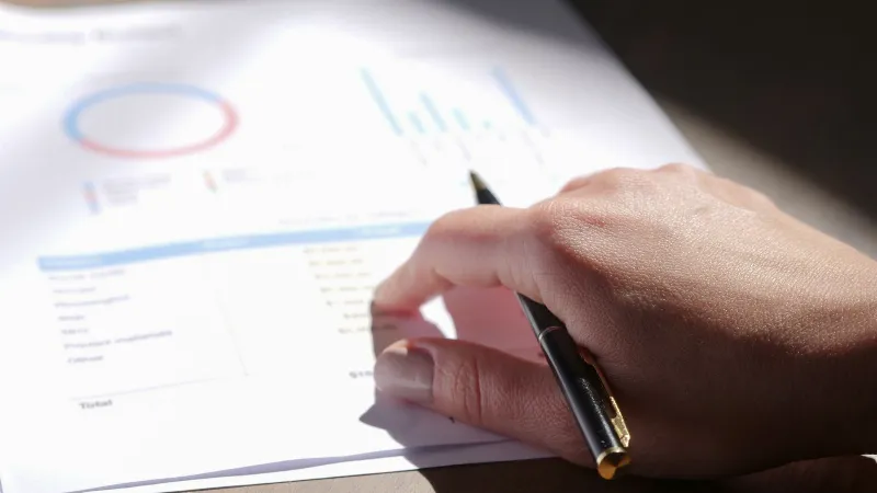 Gecikmiş Tatmin ve Finansal Önyargılar Üzerine Yatırım İçgörüleri